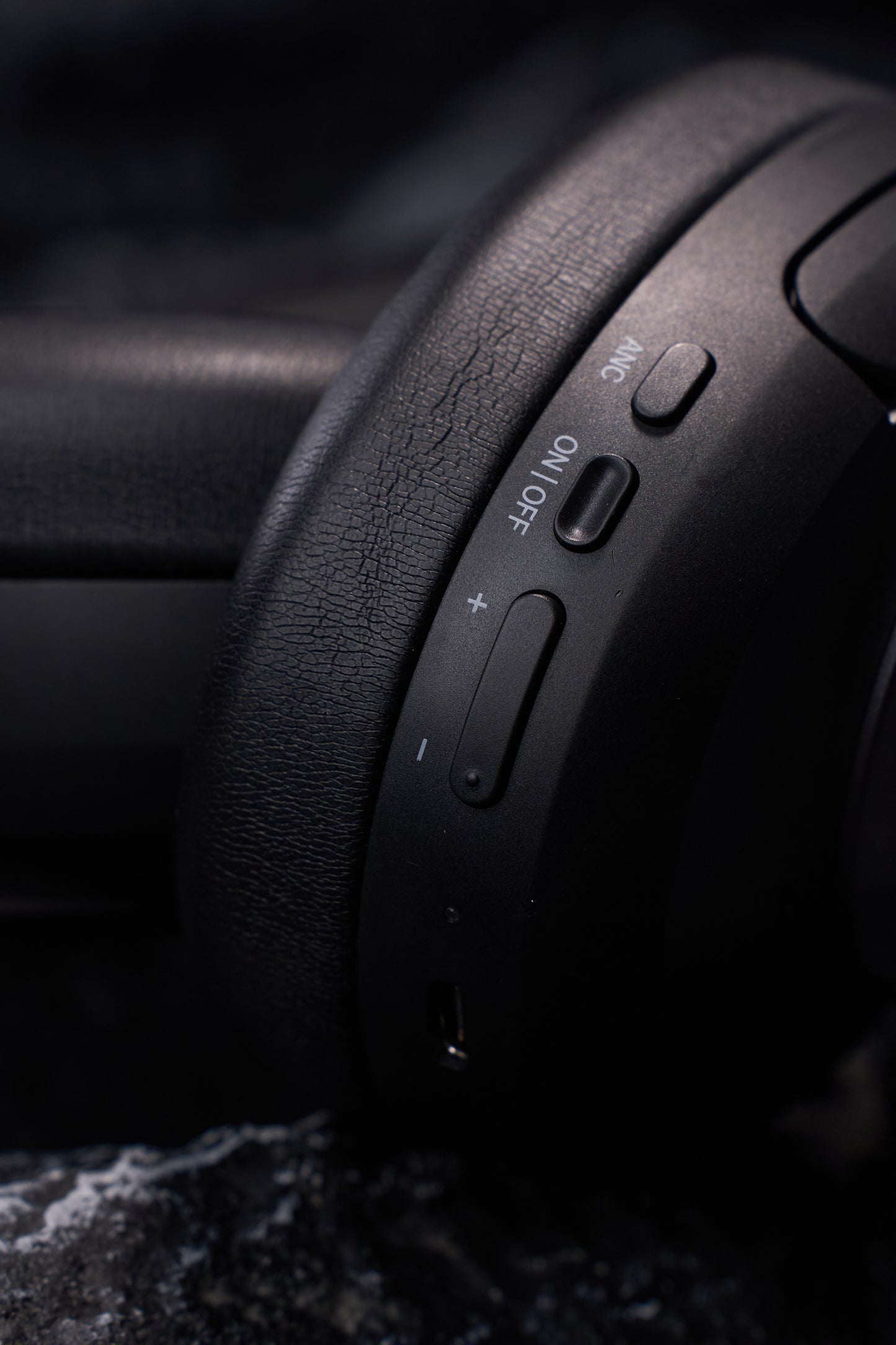 FIIL Key Max Chinese Ver. HI-FI Wireless ANC On-ear Headphones Adaptive Hybrid ANC Hi-Res Audio Wireless Certified + LDAC* Codec Up to 80-hrs of Playback Per Charge Dual-Mic+A.I.ENC Call Noise Cancellation  Support fiil+App Bluetooth 5.4